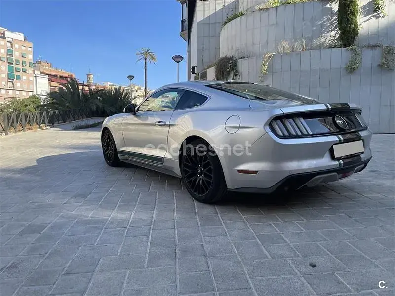 Usado Ford Mustang Fastback 310 CV (228 kW) 2017 Gris / plata Coupe
