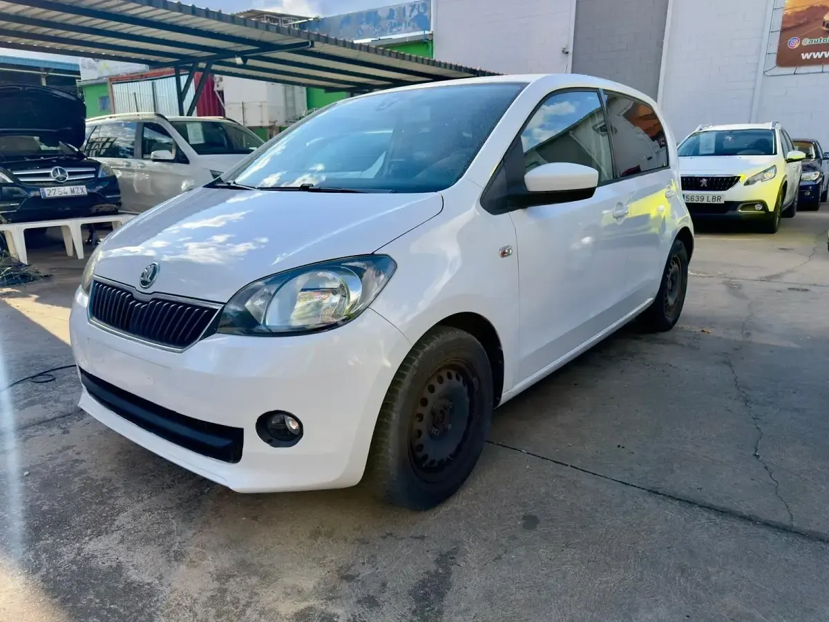 Usado Skoda Citigo 60 CV (44 kW) 2012 Blanco Utilitario