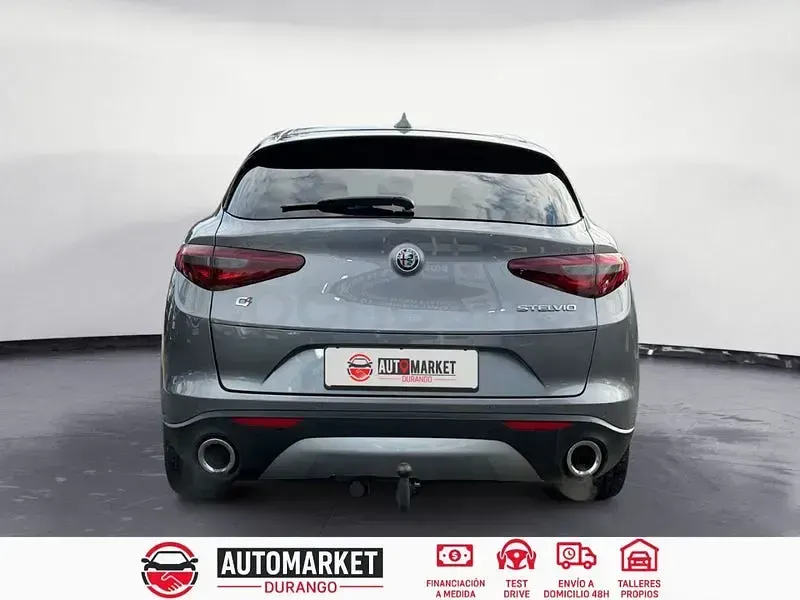 Usado Alfa Romeo Stelvio 280 CV (205 kW) 2017 Gris / plata SUV