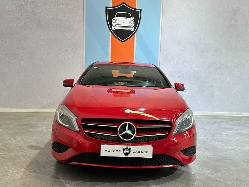 Usado Mercedes A180 Style 122 CV (89 kW) 2013 Rojo Berlina