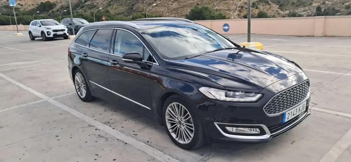 Usado Ford Mondeo Vignale 241 CV (177 kW) 2018 Negro Familiar