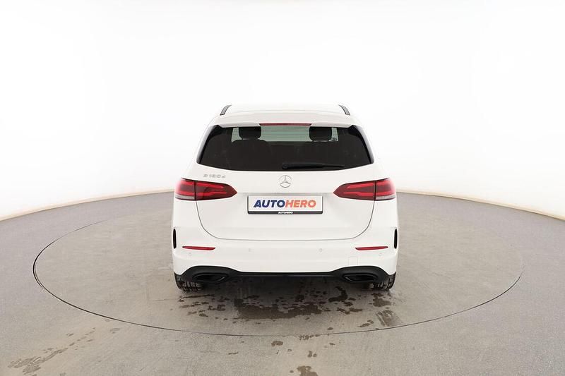 Usado Mercedes B180 AMG line 116 CV (85 kW) 2022 Blanco Monovolumen