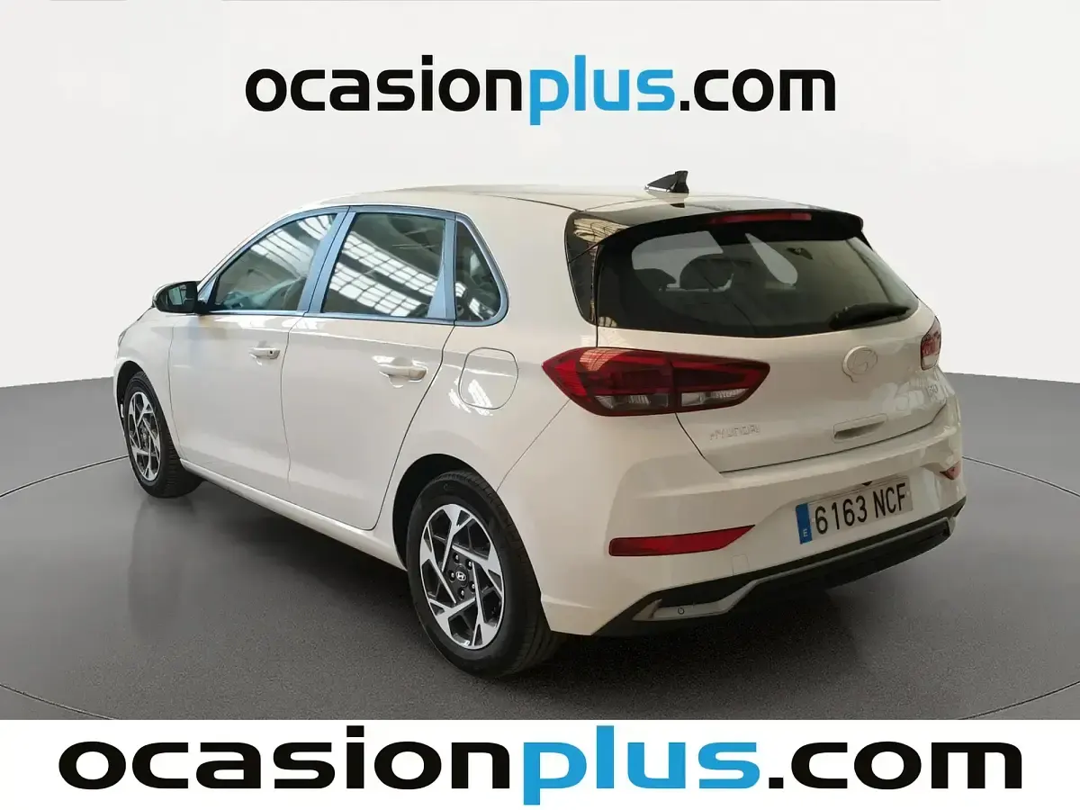 Usado Hyundai i30 96 CV (70 kW) 2025 Blanco Berlina