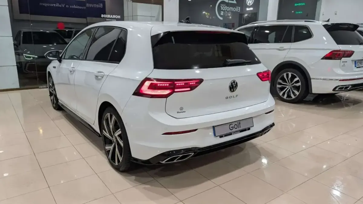 Usado VW Golf VII R-line 150 CV (110 kW) 2021 Blanco Utilitario