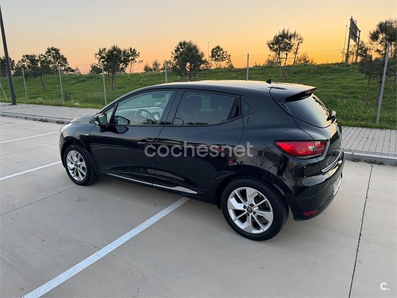 Usado Renault Clio IV LIMITED 90 CV (66 kW) 2016 Negro Berlina