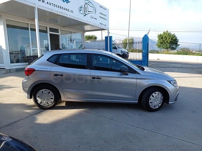 Usado Seat Ibiza Reference 80 CV (58 kW) 2021 Gris / plata Utilitario