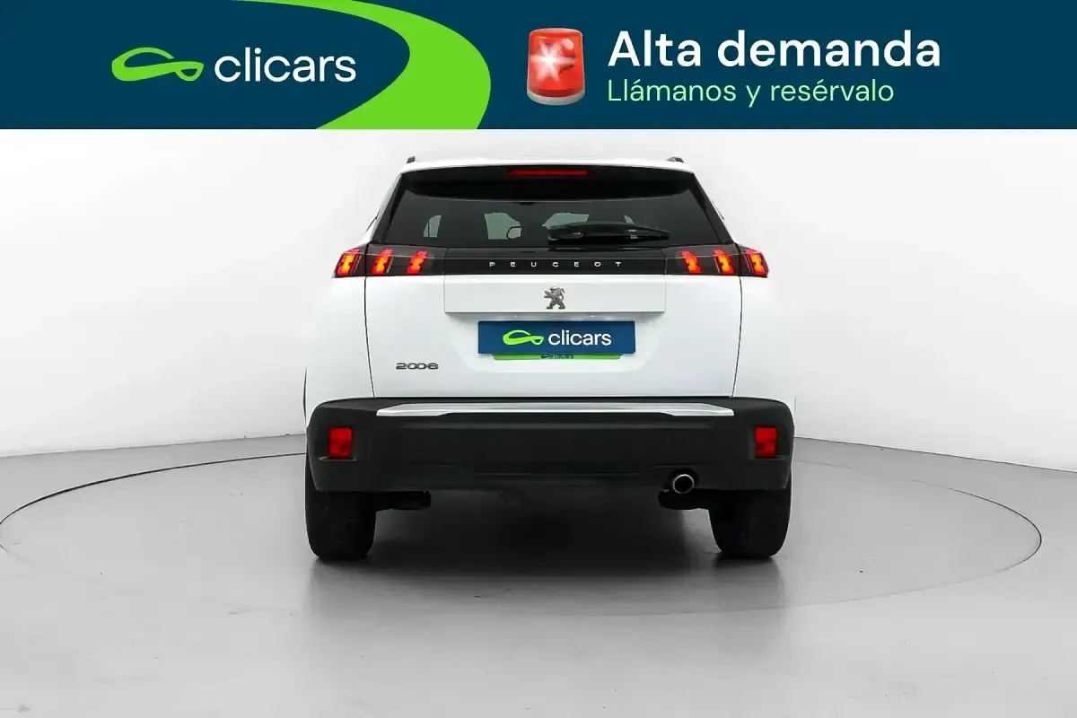 Usado Peugeot 2008 Allure 110 CV (80 kW) 2022 Blanco SUV