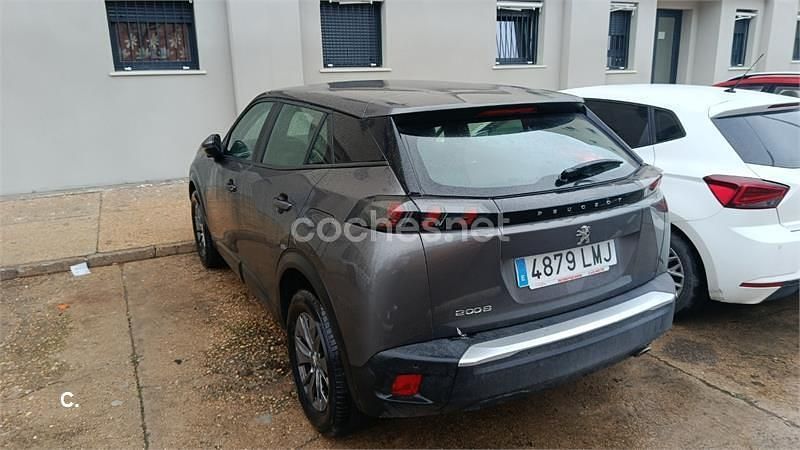 Usado Peugeot 2008 Active 110 CV (80 kW) 2021 Gris / plata SUV