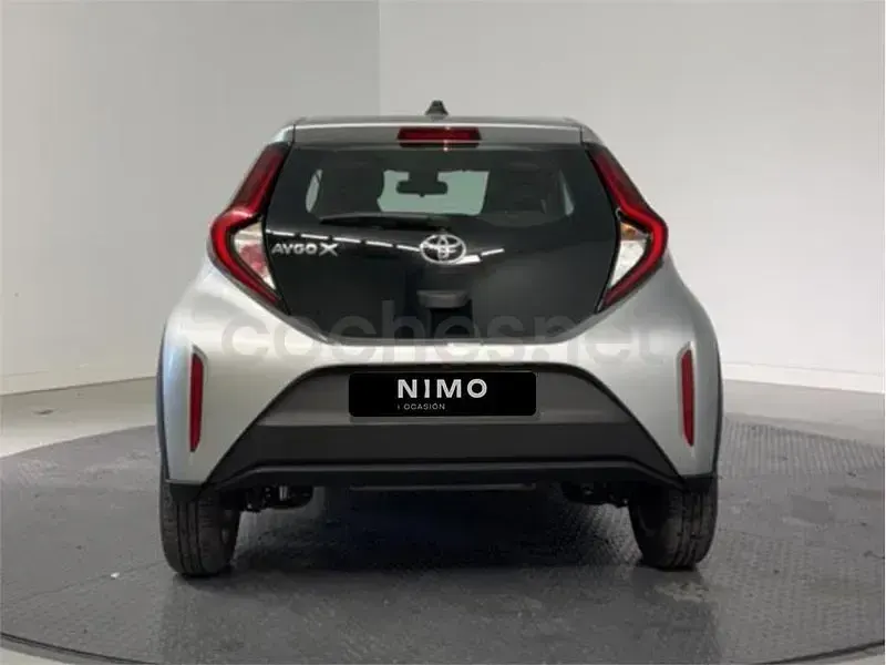 Usado Toyota Aygo X Play 72 CV (52 kW) 2024 Gris / plata SUV