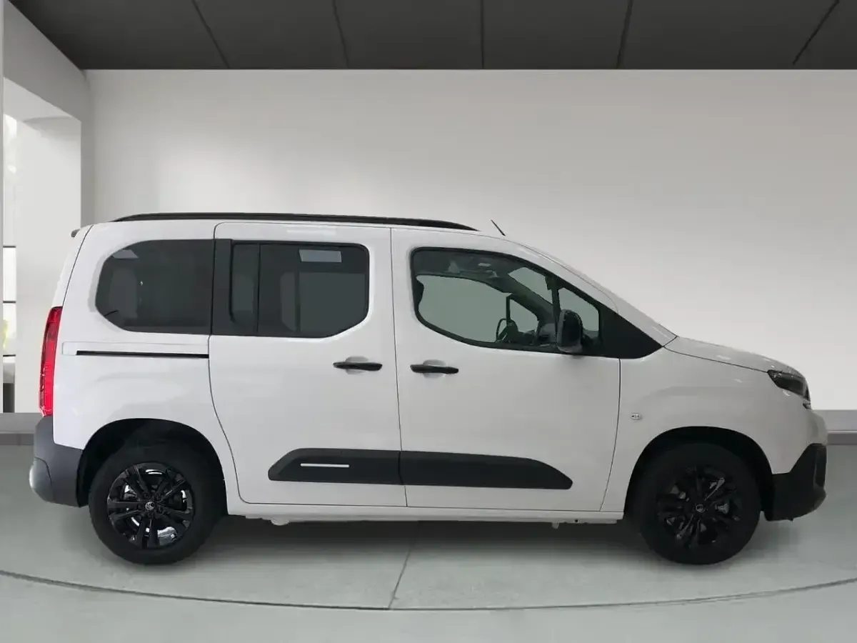 Uusi Citroën Berlingo 102 HP (75 kW) 2025 Valkoinen Tila-auto