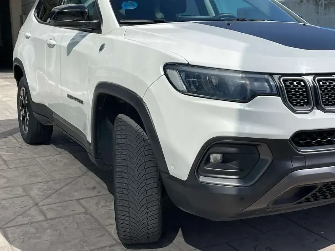 Usado Jeep Compass Trailhawk 241 CV (177 kW) 2022 Blanco SUV