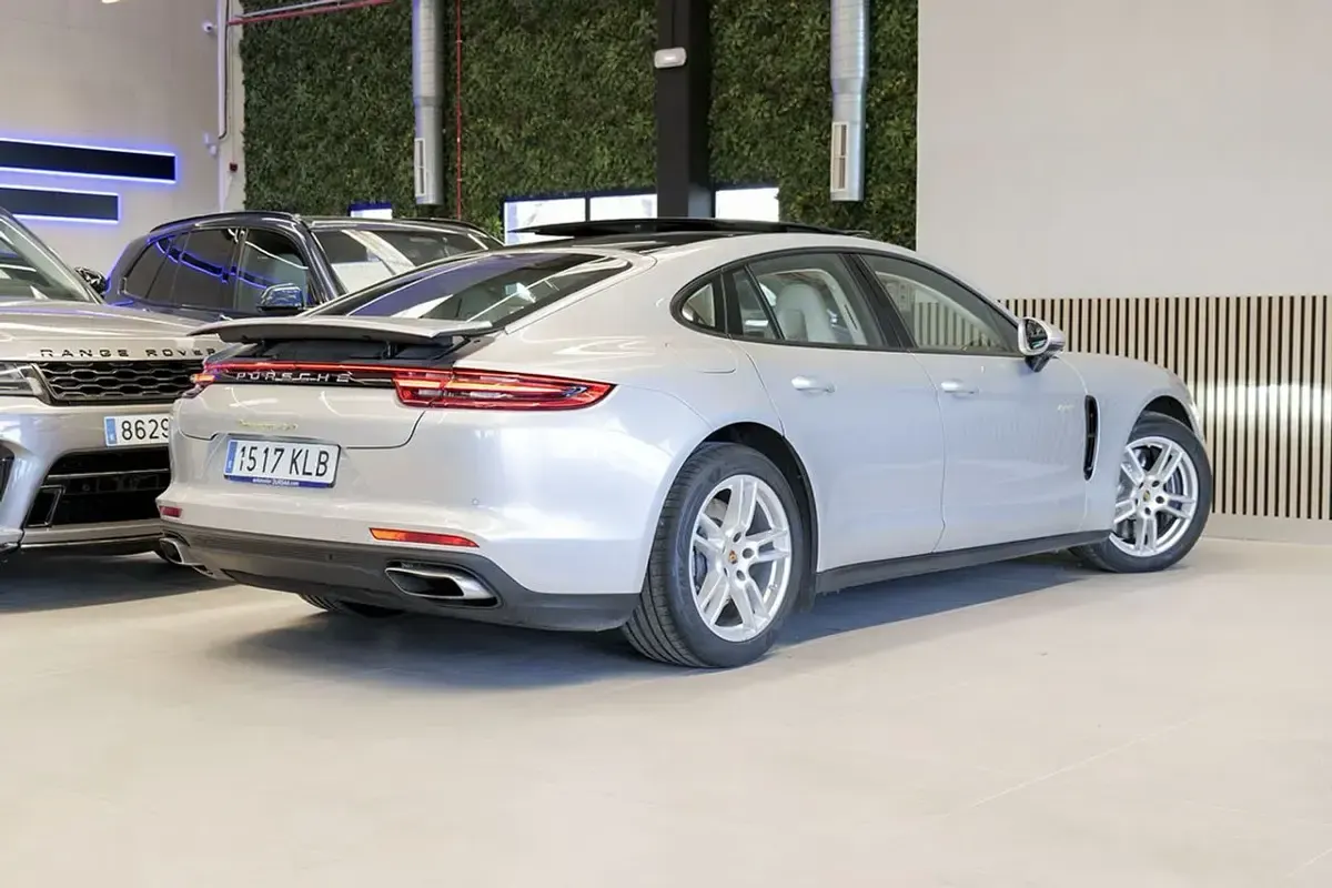 Usado Porsche Panamera 4 E-Hybrid 462 CV (339 kW) 2018 Gris claro Utilitario