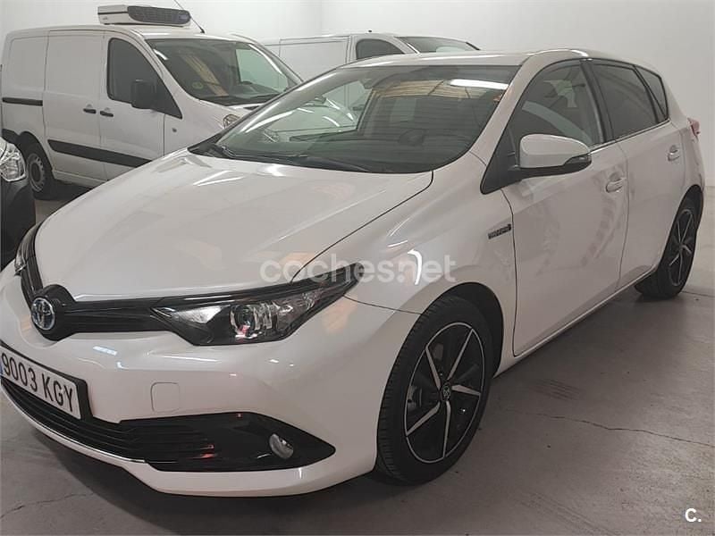 Usado Toyota Auris Hybrid Edition 136 CV (100 kW) 2018 Blanco Berlina