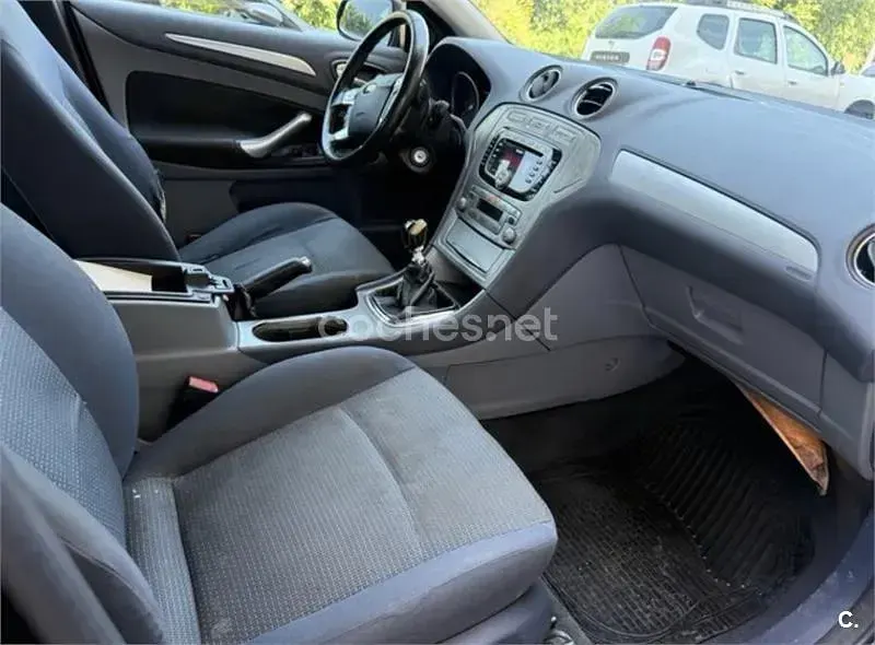 Usado Ford Mondeo Ambiente 125 CV (91 kW) 2007 Negro Berlina