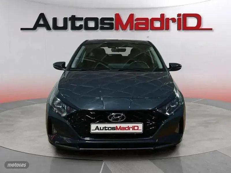 Usado Hyundai i20 100 CV (73 kW) 2022 Gris / plata Berlina