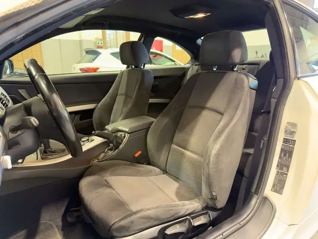 Usado BMW 320 Comfort Edition 170 CV (125 kW) 2011 Blanco Coupe