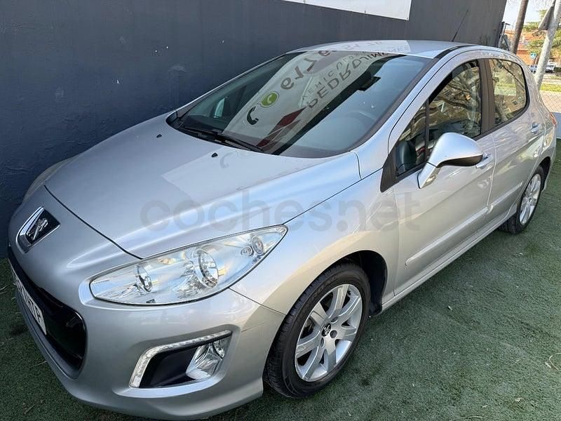 Usado Peugeot 308 Allure 120 CV (88 kW) 2013 Gris / plata Berlina