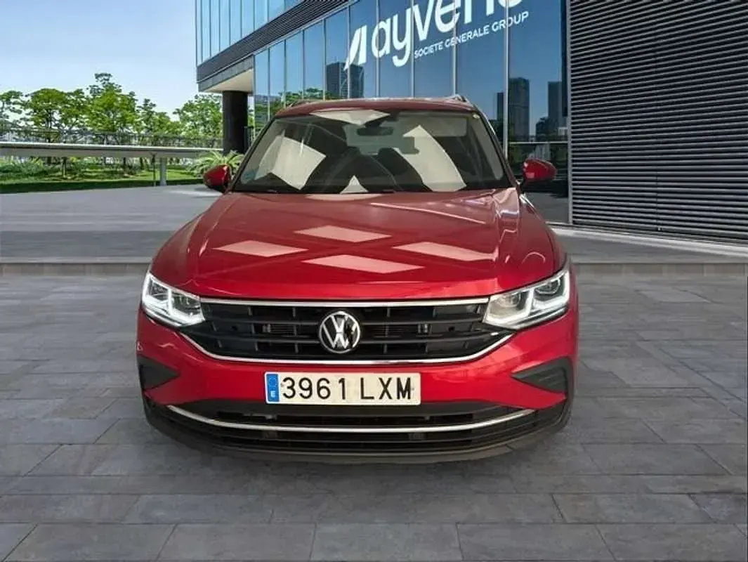 Usado VW Tiguan Life 150 CV (110 kW) 2022 Rojo SUV