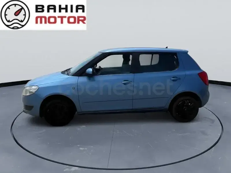 Usado Skoda Fabia Active 60 CV (44 kW) 2014 Azul Berlina