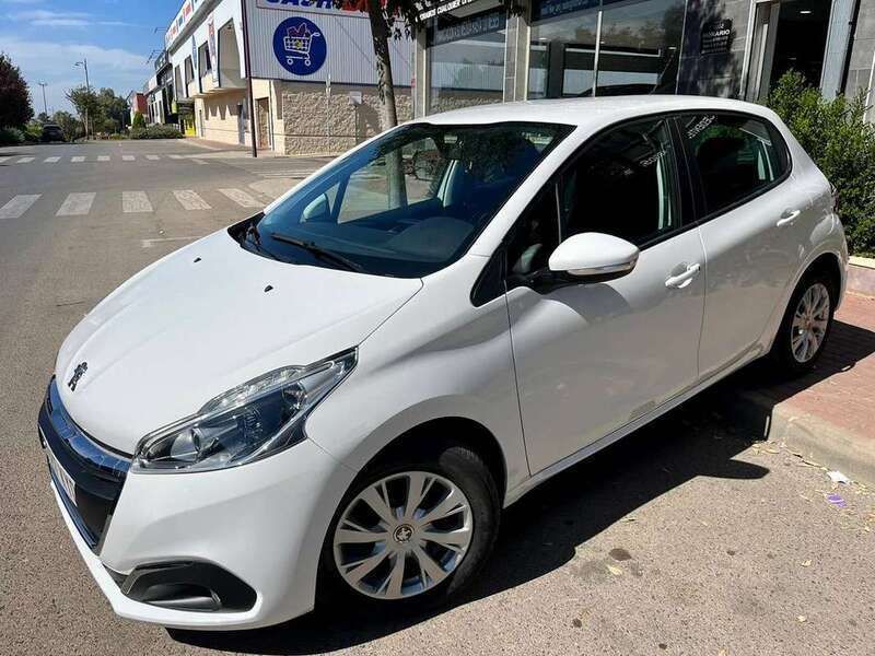 Blanco Usado 2019 Peugeot 208 Active Utilitario | 9899 € (Precio justo) - Imagen 1/4