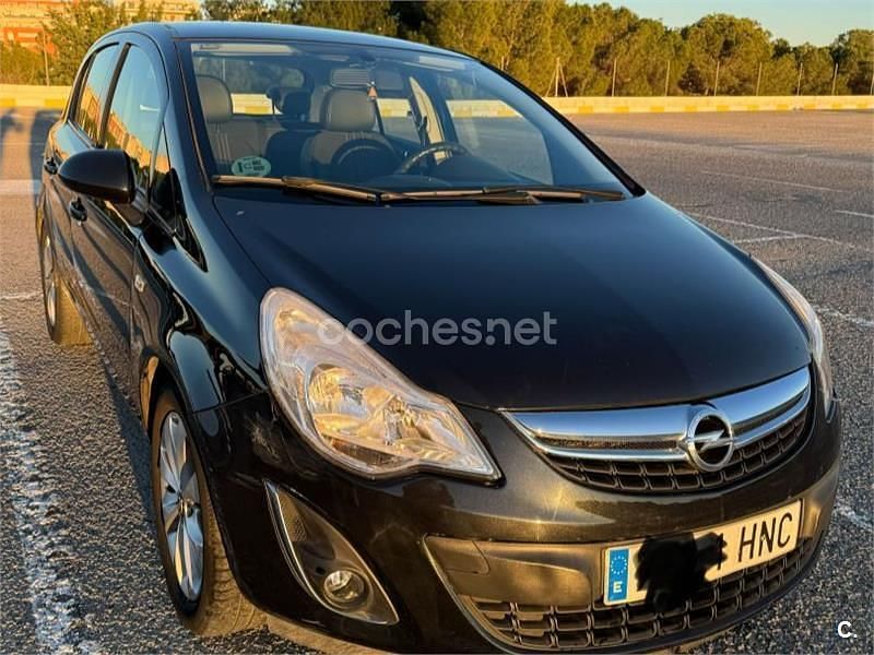 Usado Opel Corsa Selective 85 CV (62 kW) 2012 Negro Utilitario