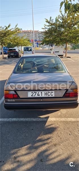 Usado Mercedes 230 132 CV (97 kW) 1988 Beige Coupe
