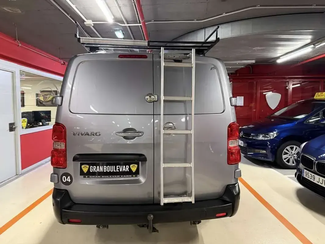 Usado Opel Vivaro 150 CV (110 kW) 2020 Gris Monovolumen