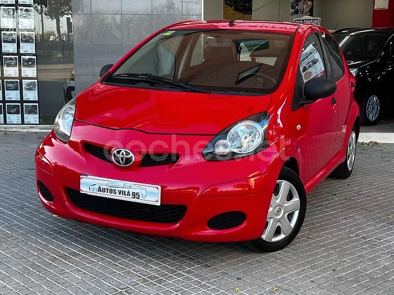 Rojo Usado 2010 Toyota Aygo Live Utilitario | 5990 € (Precio justo) - Imagen 1/4