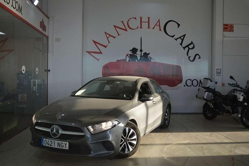 Usado Mercedes A180 136 CV (100 kW) 2022 Gris Utilitario