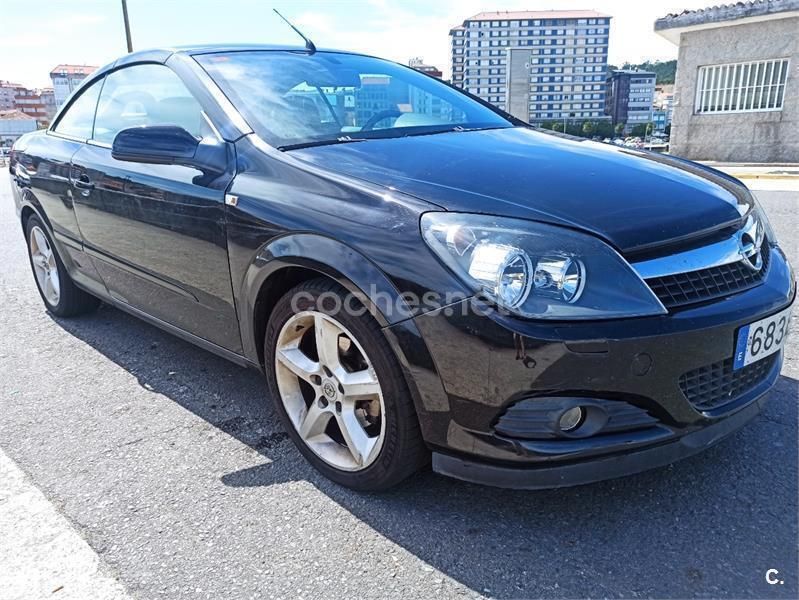Usado Opel Astra Cabriolet Enjoy 105 CV (77 kW) 2007 Negro Descapotable