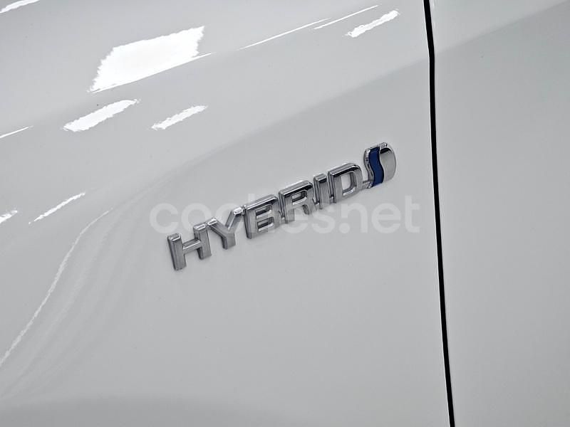 Usado Toyota Auris Hybrid Edition 136 CV (100 kW) 2018 Blanco Berlina