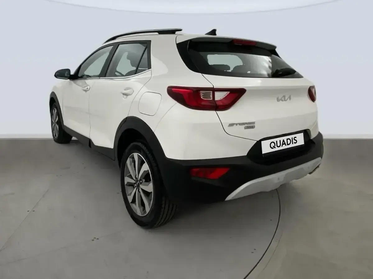 Usado Kia Stonic 100 CV (73 kW) 2023 Blanco SUV