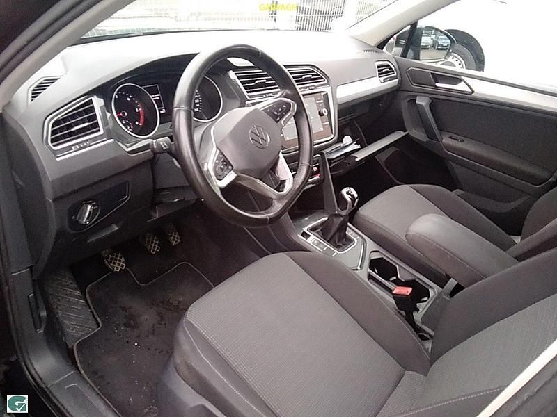 Usado VW Tiguan Life 122 CV (89 kW) 2021 Gris SUV