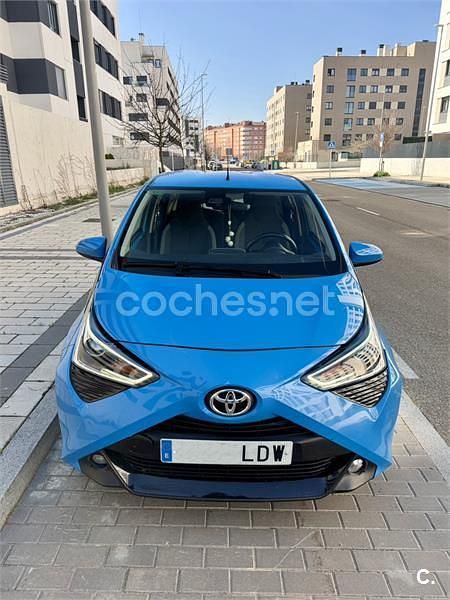 Usado Toyota Aygo X-play 72 CV (52 kW) 2020 Azul Utilitario