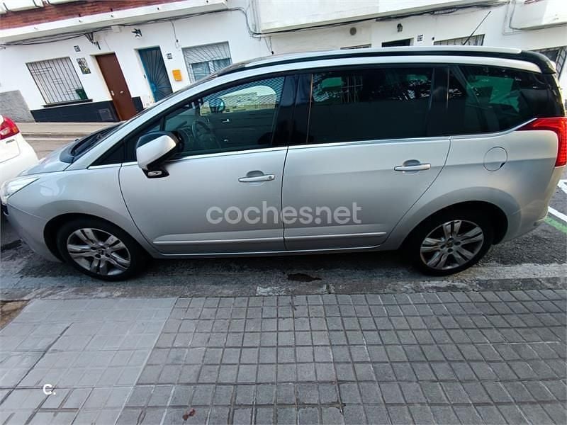 Usado Peugeot 5008 Sport 112 CV (82 kW) 2011 Gris / plata Monovolumen