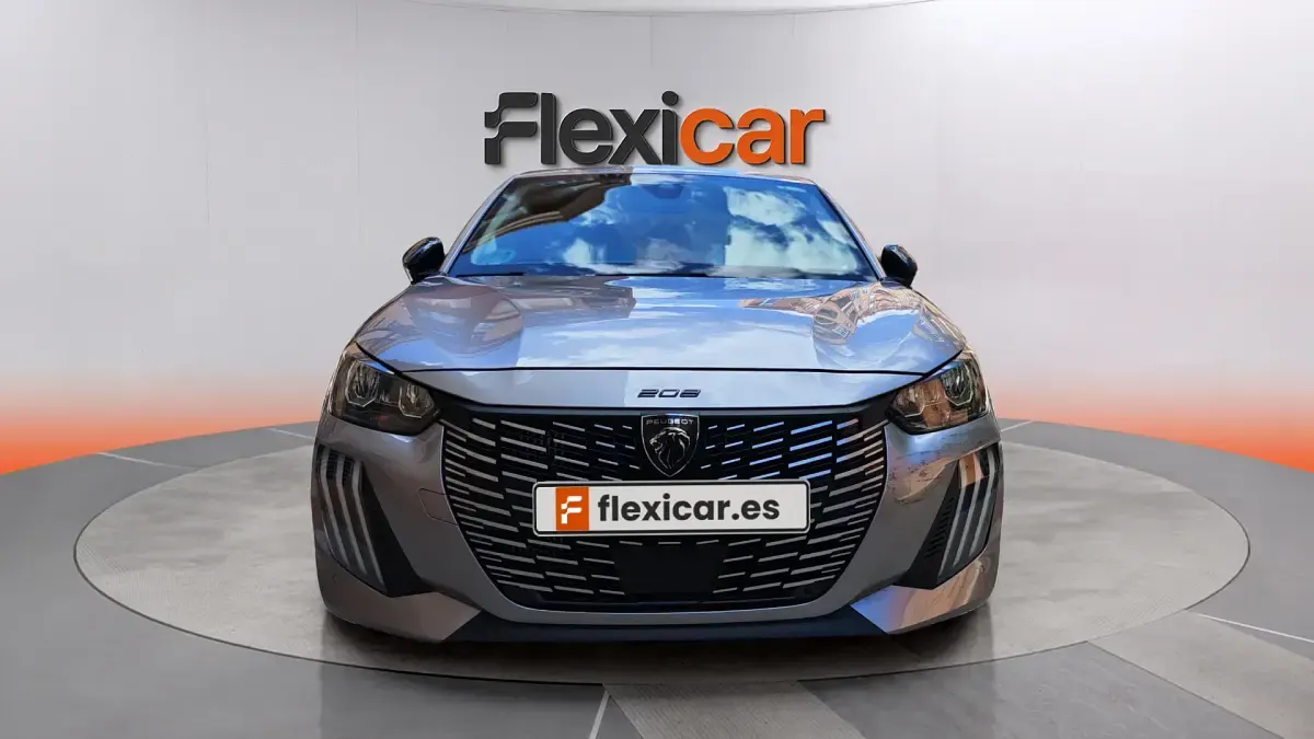 Usado Peugeot 208 Allure 101 CV (74 kW) 2025 Gris Utilitario