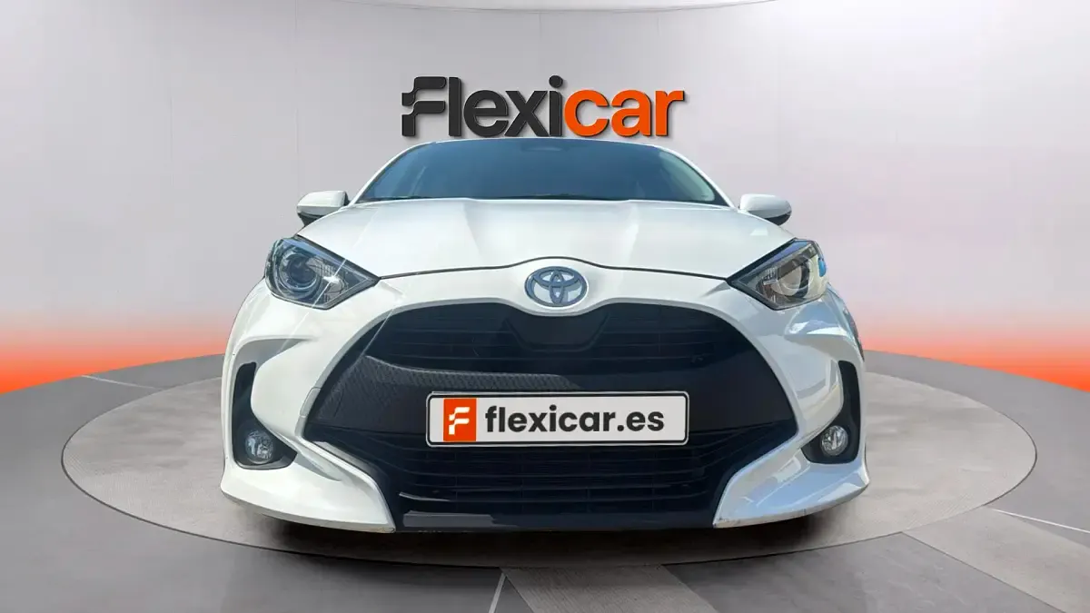 Usado Toyota Yaris Hybrid Active 116 CV (85 kW) 2025 Blanco Berlina