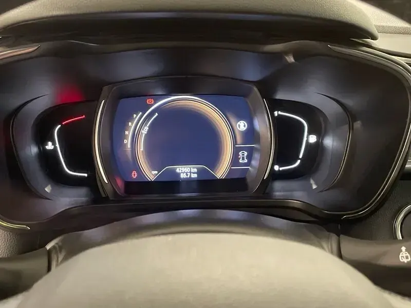 Usado Renault Kadjar Zen 140 CV (102 kW) 2022 Gris SUV