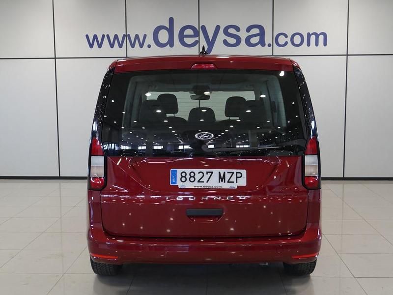 Usado Ford Tourneo Connect Trend 102 CV (75 kW) 2025 Rojo Monovolumen