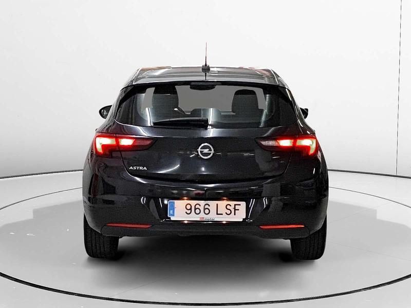 Usado Opel Astra 111 CV (81 kW) 2021 Negro Utilitario