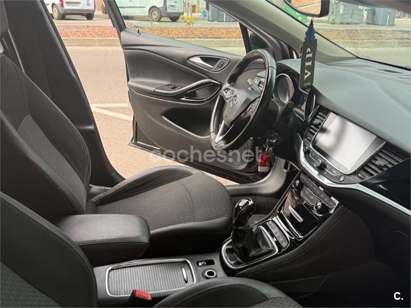 Negro Usado 2018 Opel Astra Dynamic Familiar | 11.000 € (Precio justo) - Imagen 1/4