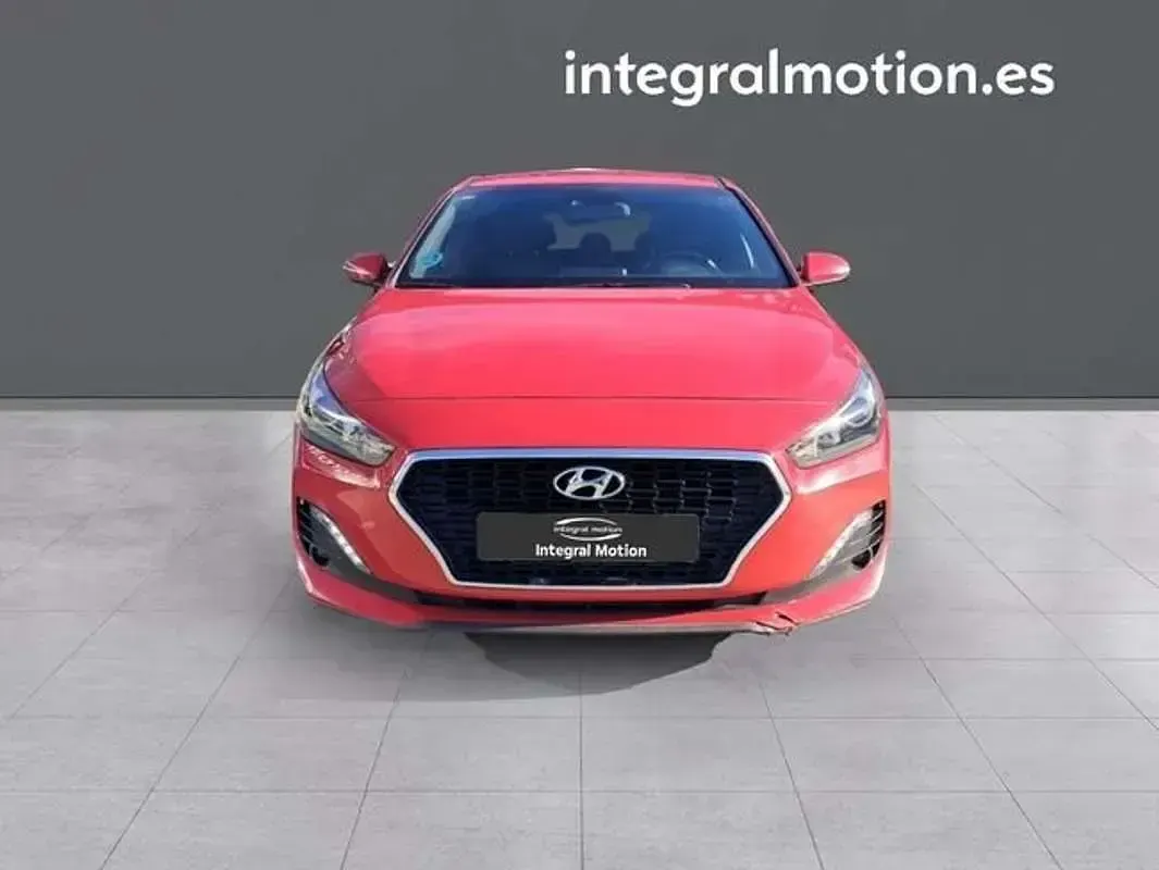 Usado Hyundai i30 95 CV (69 kW) 2020 Rojo Utilitario