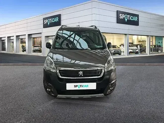 Usado Peugeot Partner Tepee Outdoor 120 CV (88 kW) 2017 Marrón Monovolumen