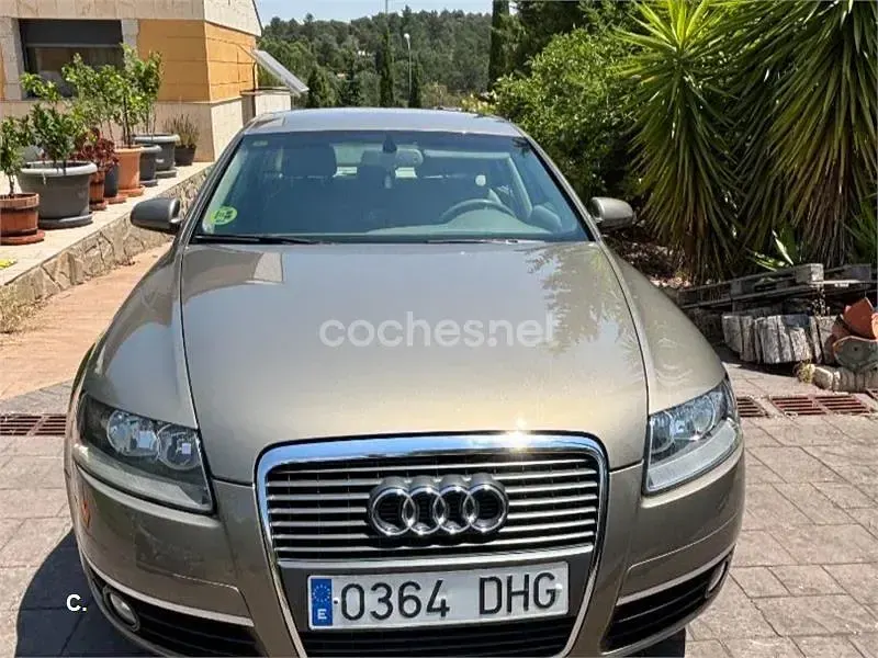 Usado Audi A6 140 CV (102 kW) 2005 Gris / plata Berlina
