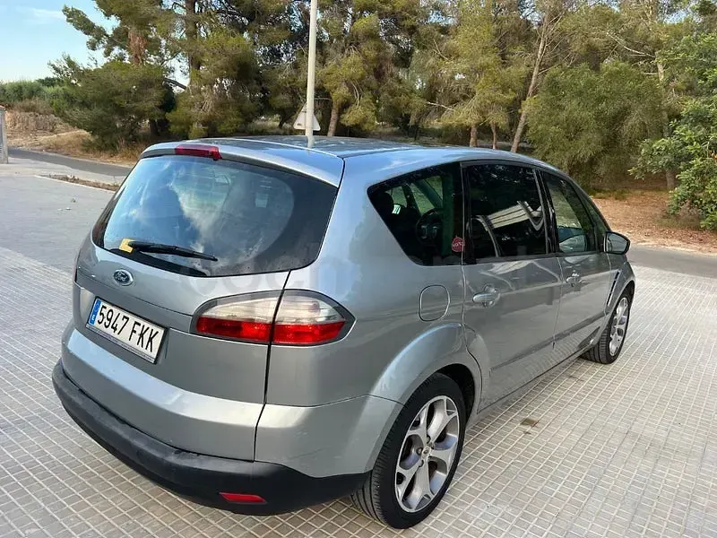 Usado Ford S-MAX Trend 140 CV (102 kW) 2007 Gris / plata Monovolumen