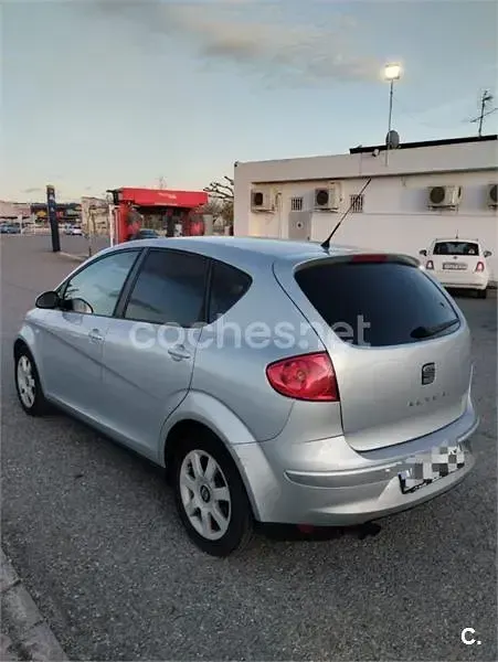 Usado Seat Altea Sport 105 CV (77 kW) 2005 Gris / plata Monovolumen