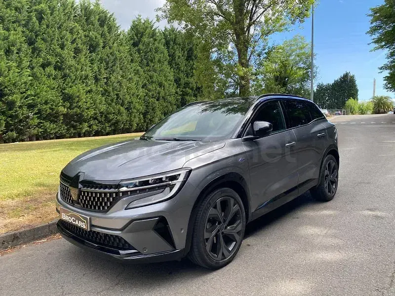 Usado Renault Austral Techno Esprit Alpine 158 CV (116 kW) 2023 Gris / plata SUV