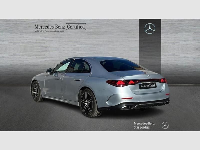 Usado Mercedes E220 AMG line 197 CV (144 kW) 2025 Gris Berlina