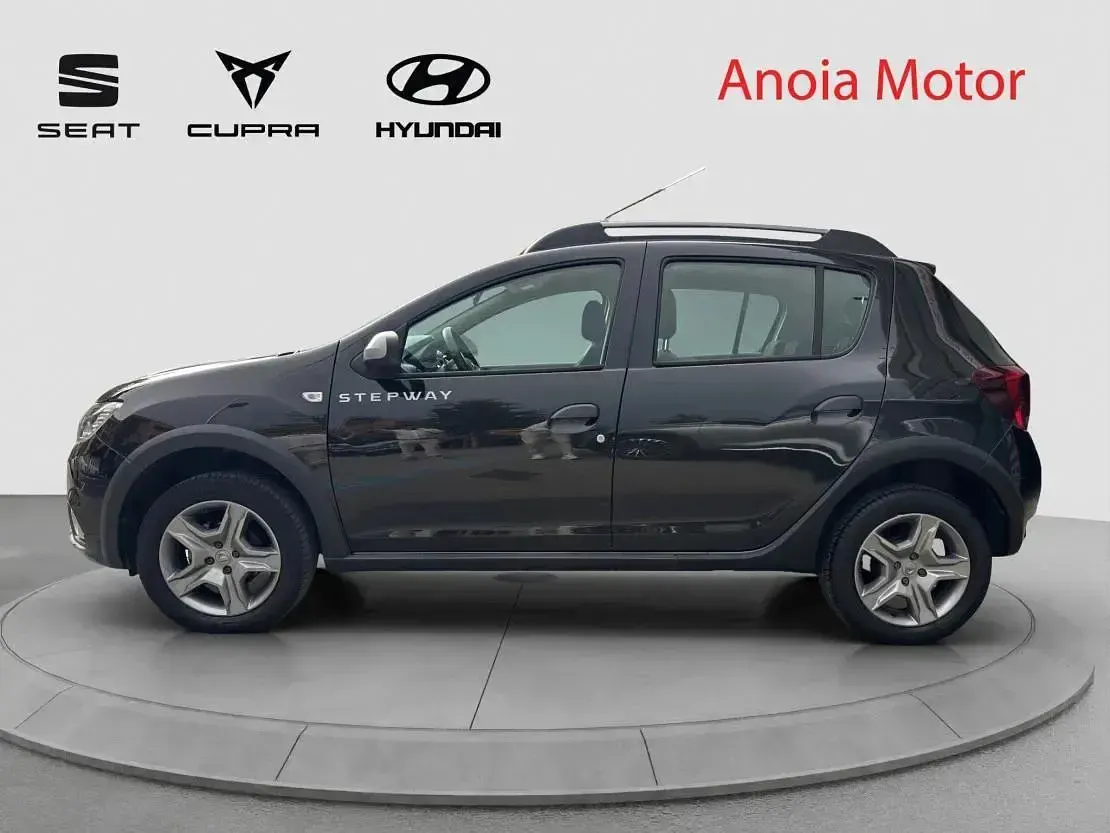 Usado Dacia Sandero Essentiel 90 CV (66 kW) 2018 Negro Berlina