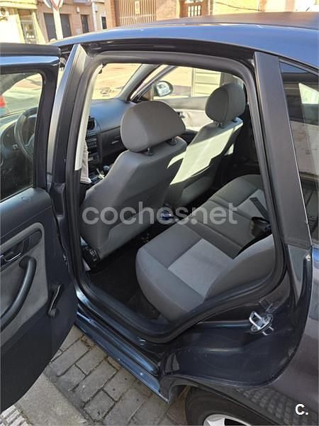 Usado Seat Ibiza Fresh 75 HP (55 kW) 2004 Cinzento Citadino